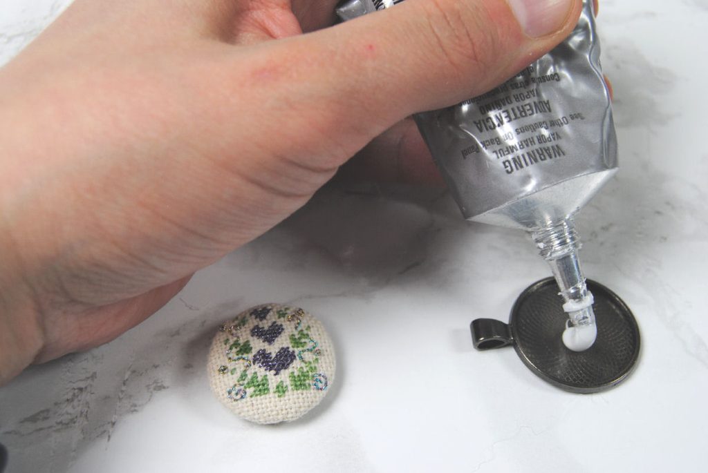 Demonstration of applying glue to a pendant tray.