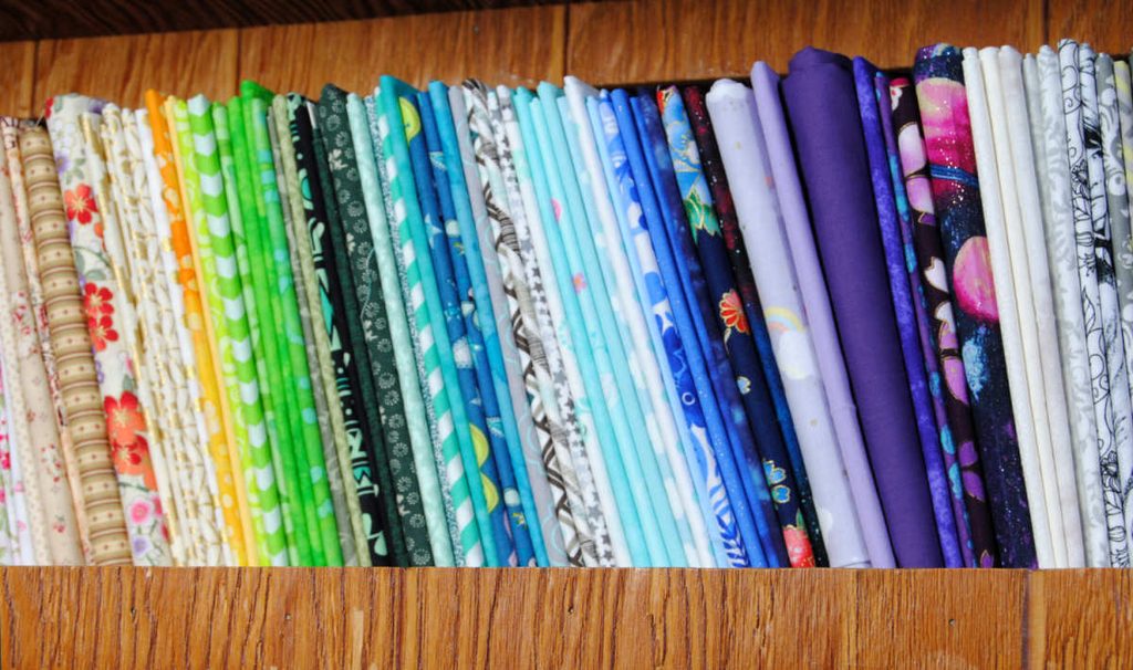 Closeup of quilting fabric wrapped on mini comic board bolts.