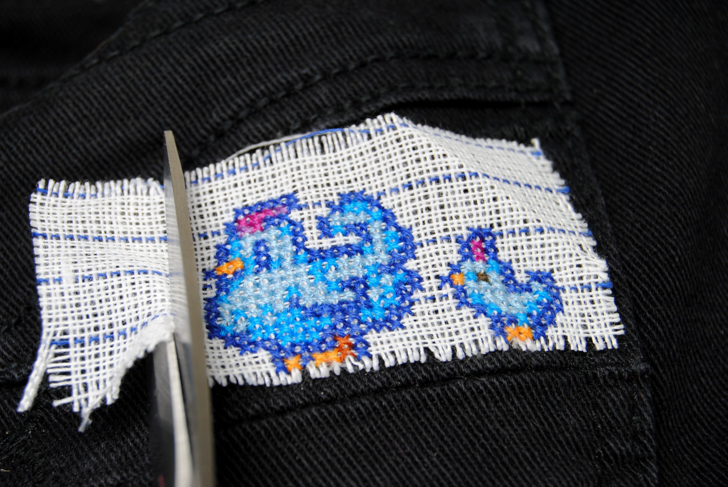 Waste Canvas vs Soluble Canvas : Cross Stitch Your Clothes! ⋆