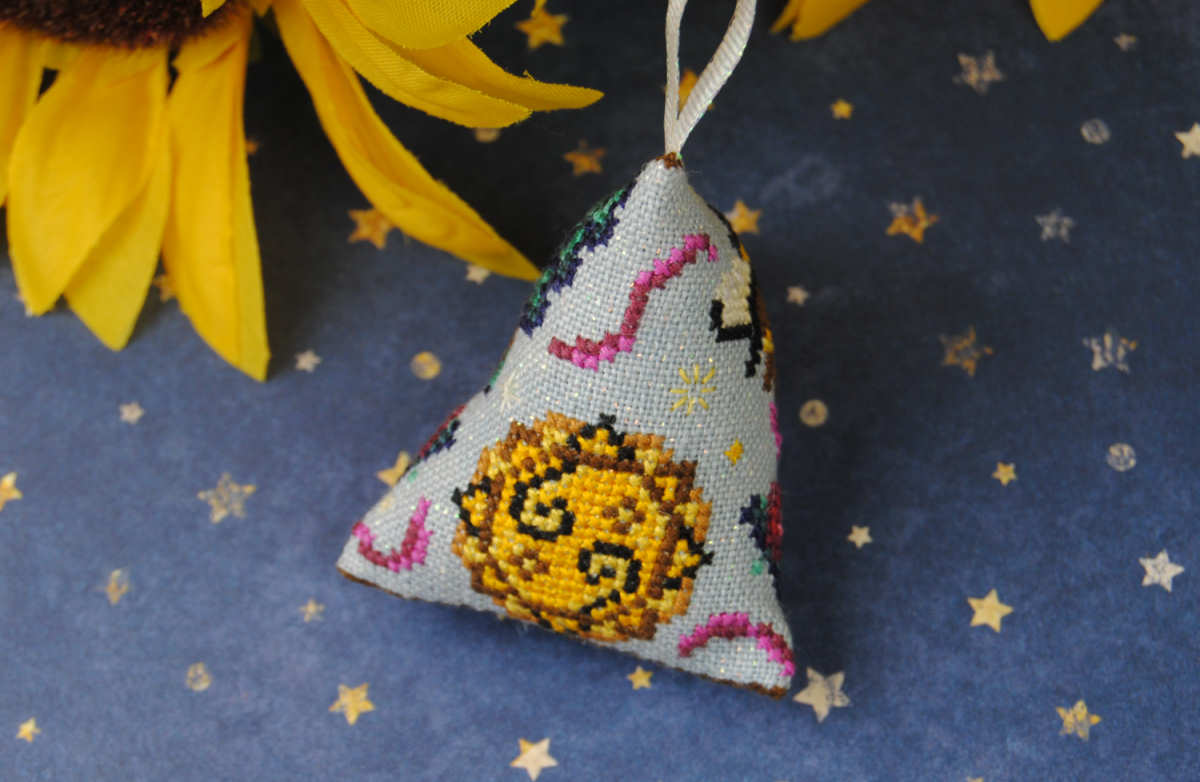 Humbug Tutorial: Ornaments, Pin Cushions, or Scissor Fobs?