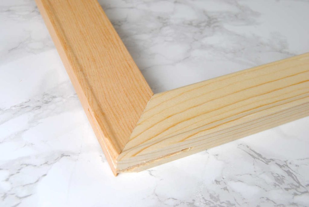 Demonstrating how the corner should look if the two bars are aligned properly.