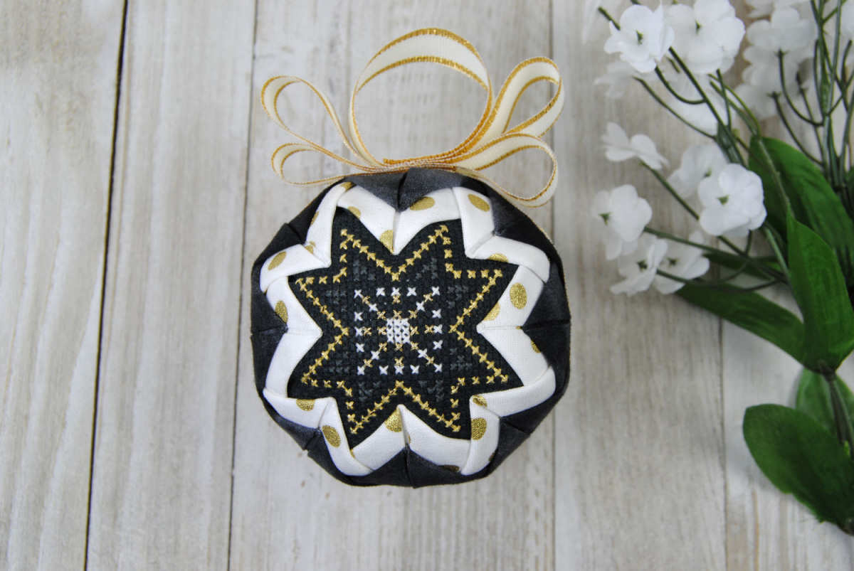 Quilted Cross Stitch Ornaments – Fabric Christmas Baubles