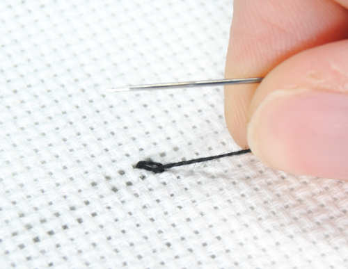 Pull your loop start tight at the first stitch.