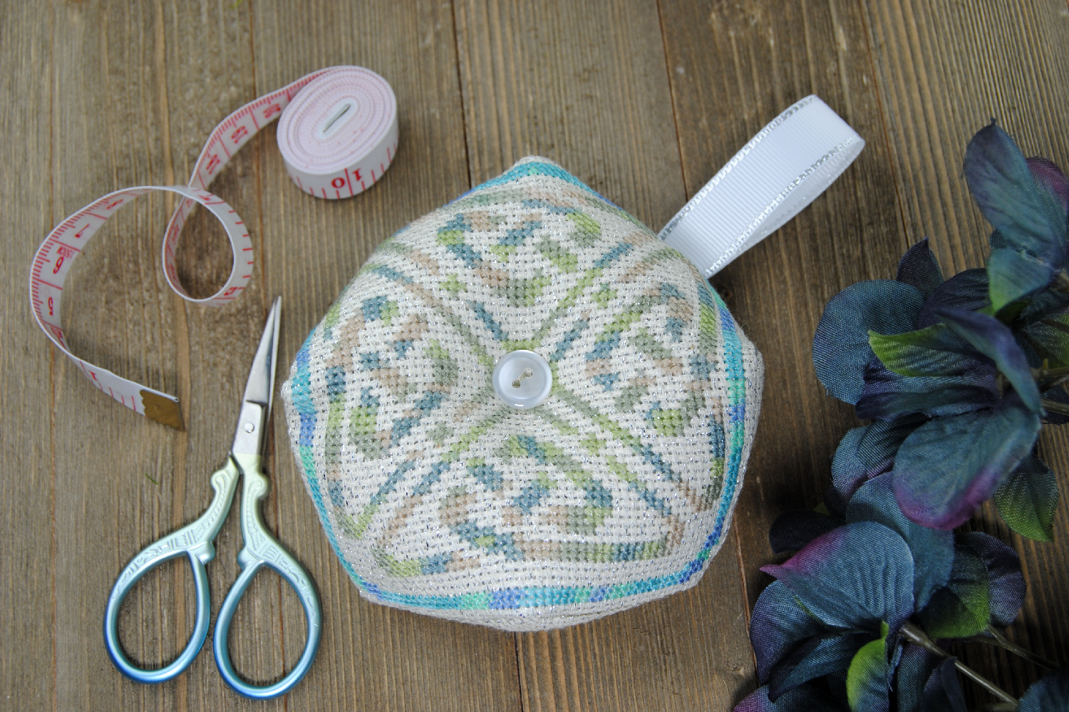 How to Stitch with Variegated Threads – Part I: Off the Skein