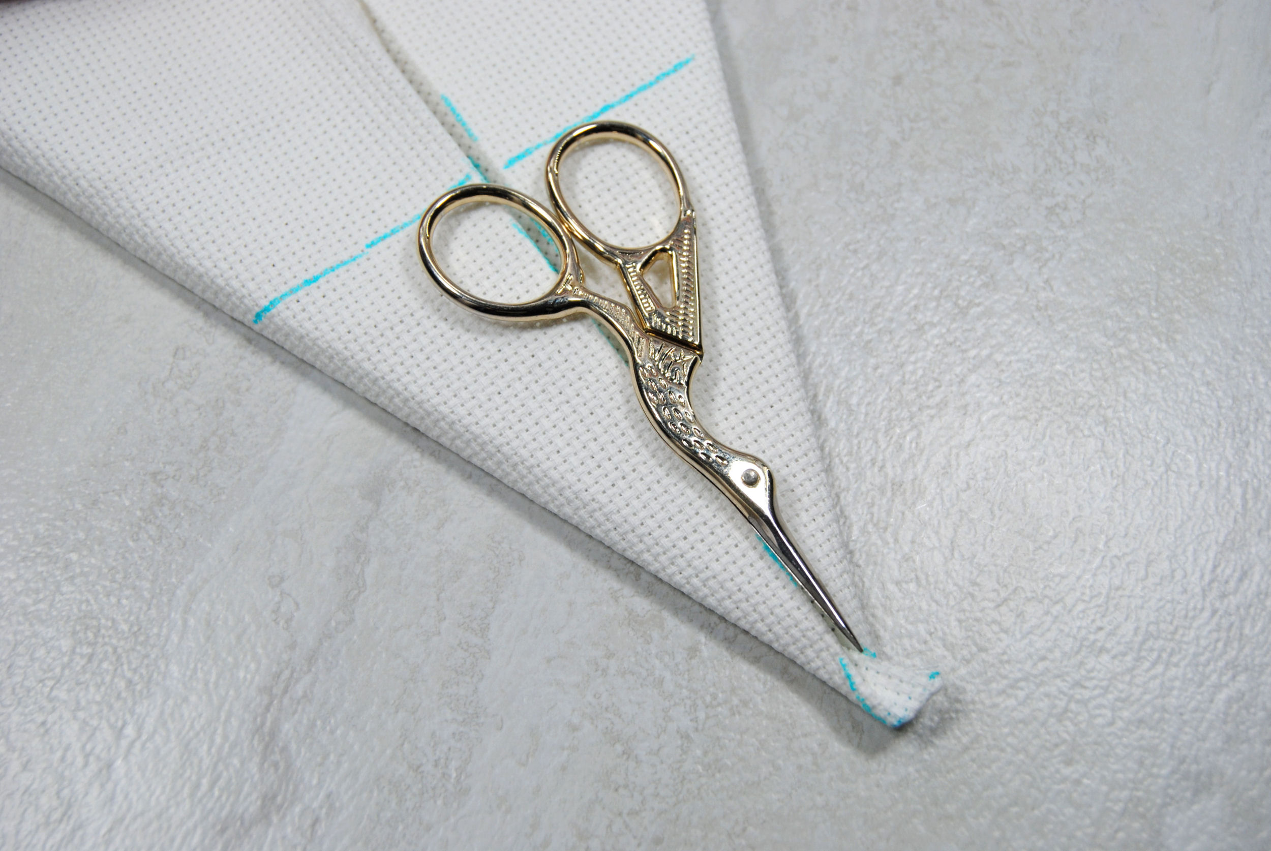 Protective Sleeve Embroidery Yarn Scissors Small Thread Sewing, U-Shaped  Yarn Cut with Cover Cross Stitch Small Scissors Line Cut