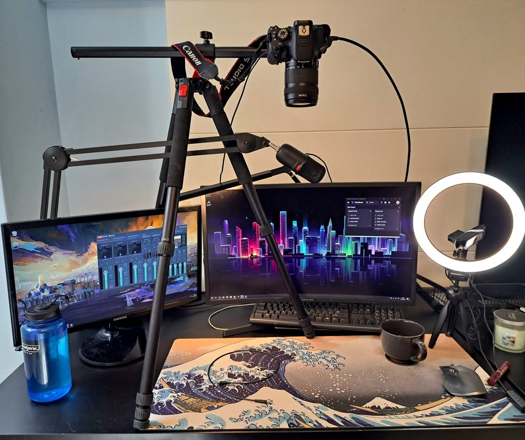 OphiNstitch's current desk setup